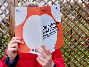 Broschuere_Diakomma.jpg (65 KB)